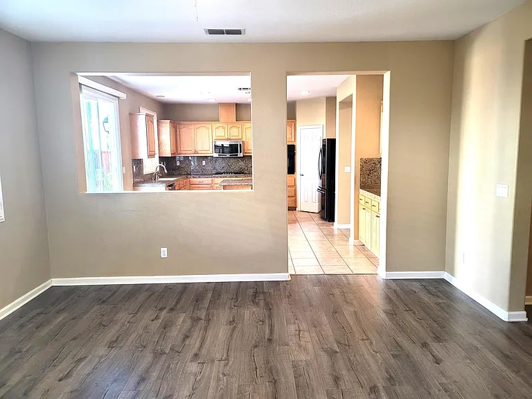 533 Stirling Ct — Photo 18