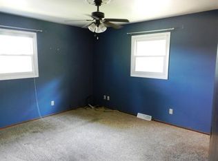 909 Keenan Ln, Stoughton, WI 53589