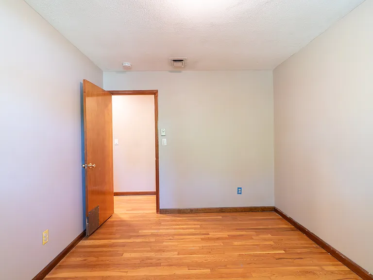 21 Hamilton Ave — Photo 16