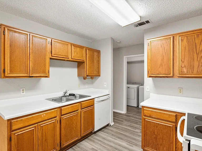 1217 Hidden Creek Dr — Photo 11