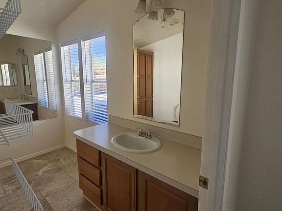 5th image of 49630 Pearl Ave