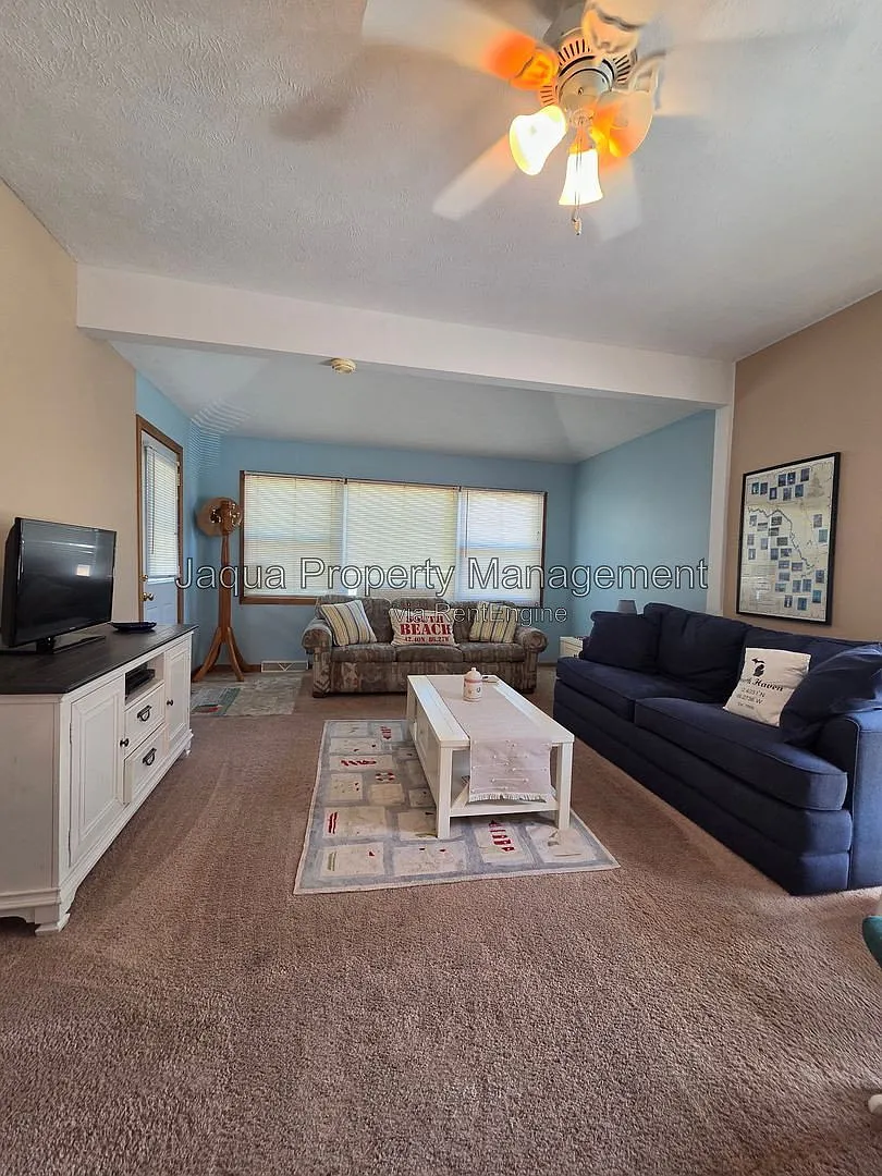 1 bed, 1.0 bath, 1100 sqft, $2,200 — Photo 3