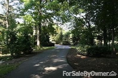 SPLIT DRIVE TO FRONT OR REAR OF HOUSE
						:
						SPLIT DRIVE TO FRONT OR REAR OF HOUSE