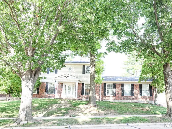 2270 Fairoyal Dr, Saint Louis, MO 63131