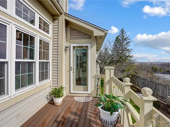 3949 E Summit Ridge Dr, Dayton, OH 45430