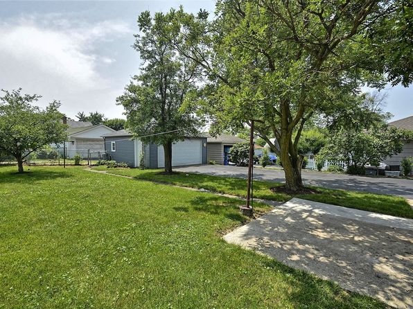 20 E Eureka Dr