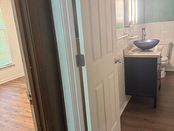 5th image of 913 Story St #2