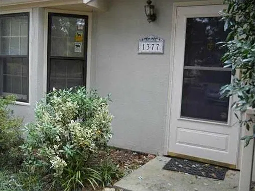 2 bed, 2.5 bath, 1452 sqft, $1,850 — Photo 2