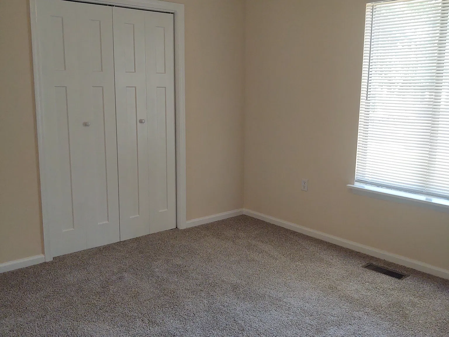 2 bed, 1.5 bath, 1050 sqft, $1,250 — Photo 4