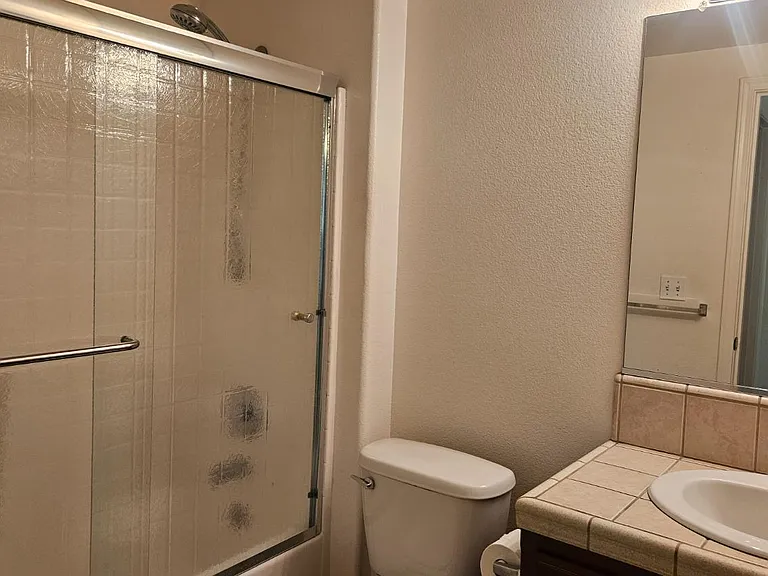 580 W Sunset St — Photo 10