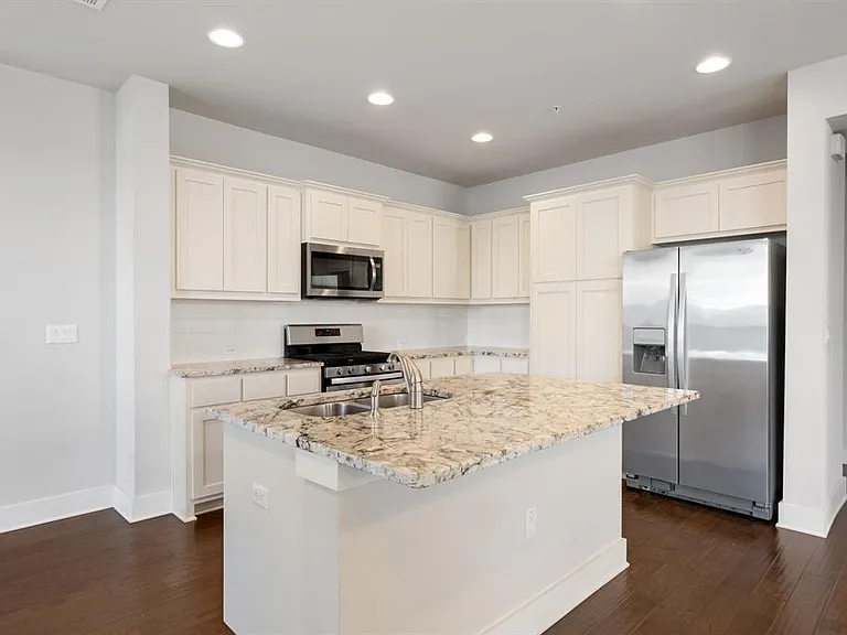 13800 Lyndhurst St #326 — Photo 8