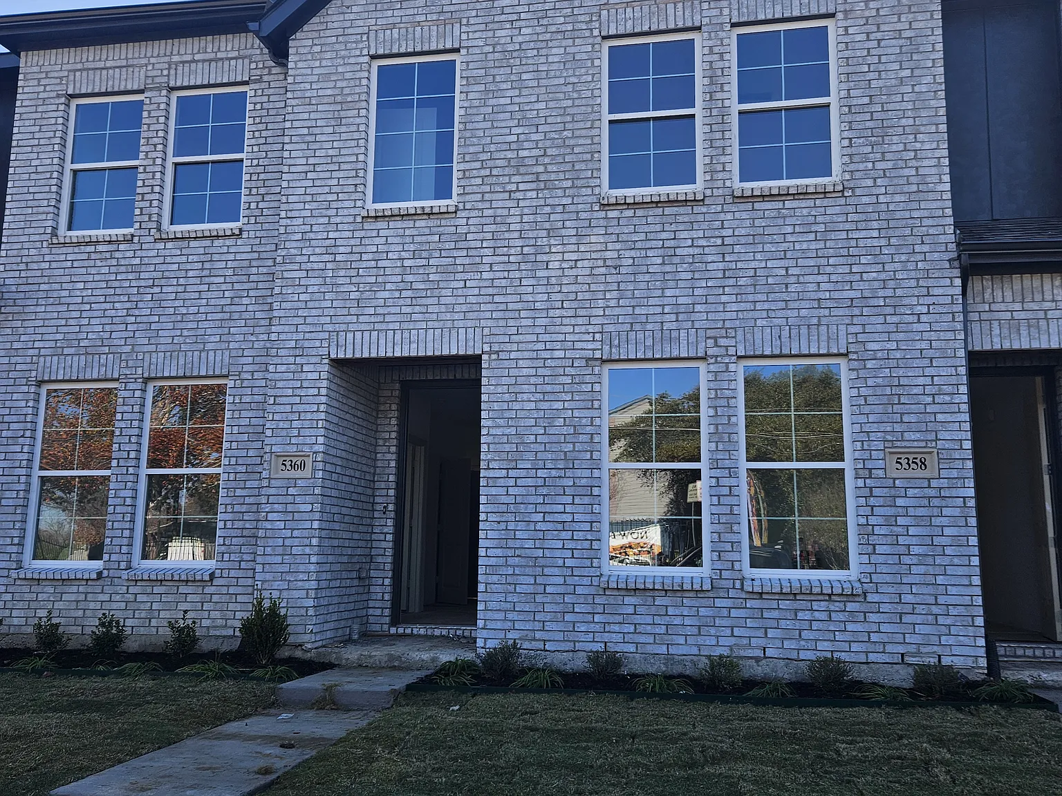 2 bed, 1084 sqft, $2,275 — Photo 1