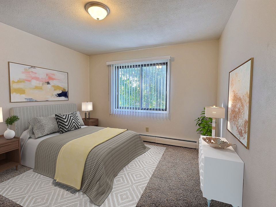 Fargo, ND Woodland Apartments | Bedroom