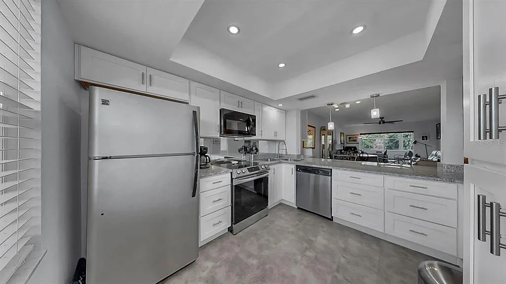 7321 Central Ave — Photo 2