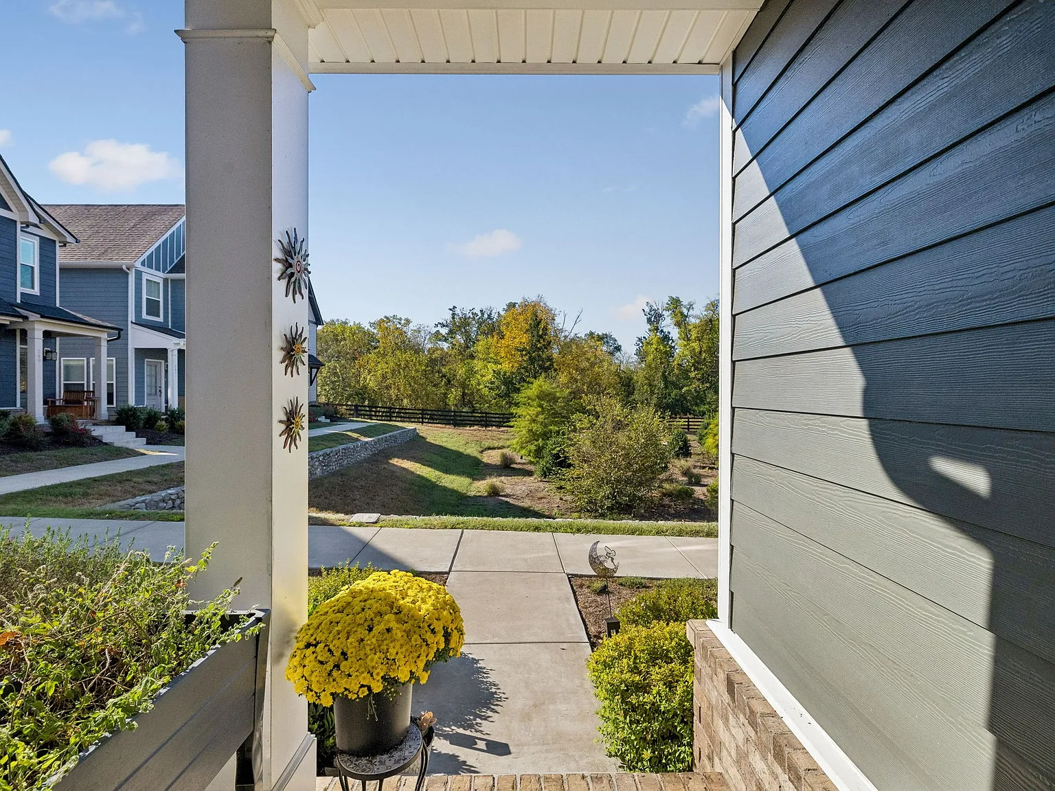 3 bed, 2.5 bath, 1622 sqft, $2,300 — Photo 4
