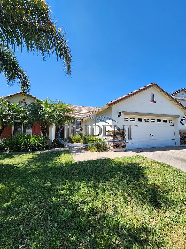 Building Photo - 1715 Shoreline Dr