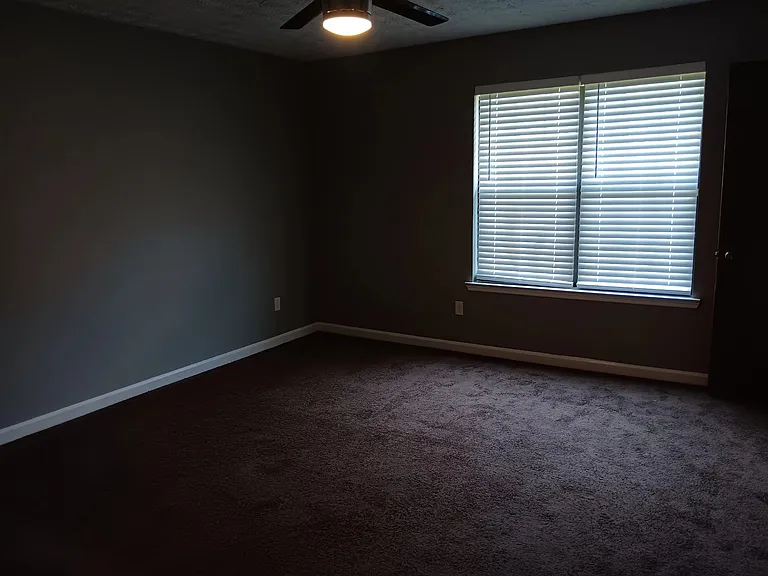 916 Walnut Creek Ln — Photo 1