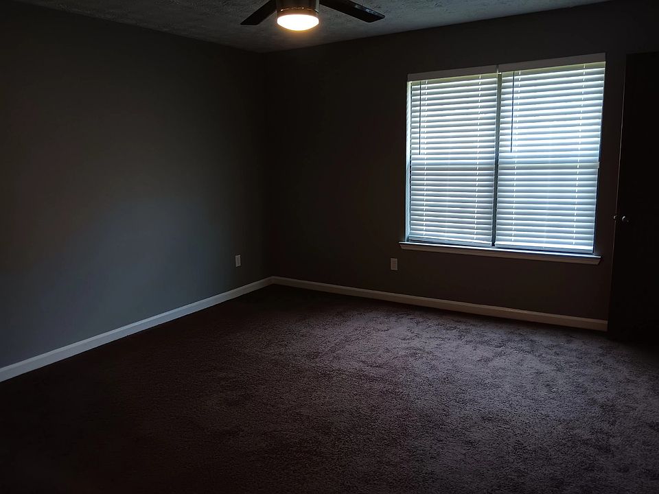 1st image of 916 Walnut Creek Ln