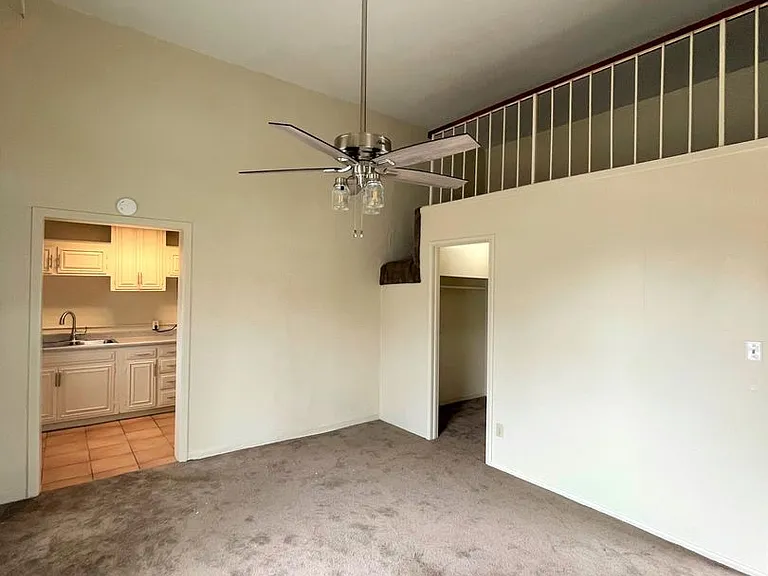 2110-2126 Thompson Blvd #&-275-287 — Photo 5