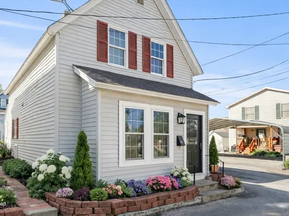 6 Cottage Pl, Lowell, MA 01852