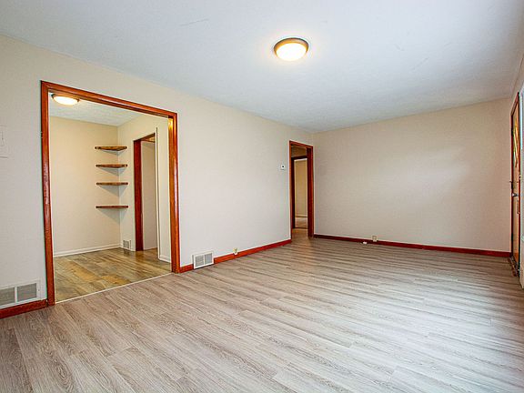 4th image of 1502 Silver Ln