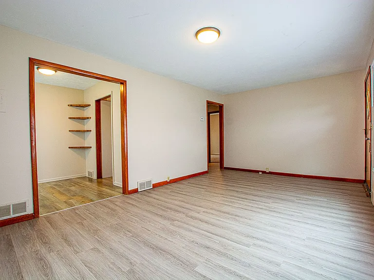 1502 Silver Ln — Photo 4