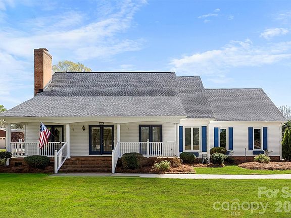 2nd image of 1347 Meadow Lakes Rd