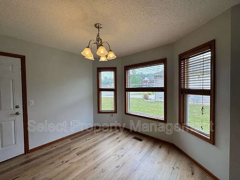 829 Willen Ln — Photo 3