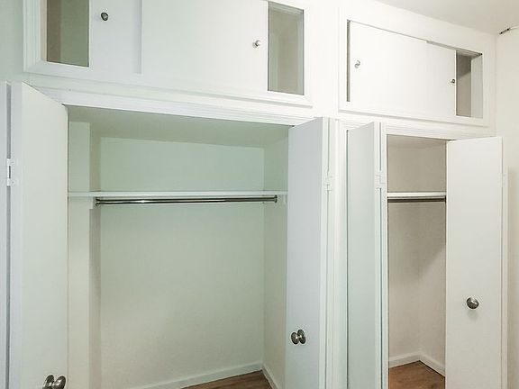 3rd image of 226 E 74th St APT 1B