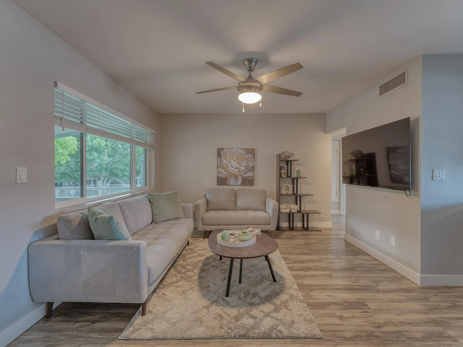 2 bed, 860 sqft, $2,900 — Photo 2