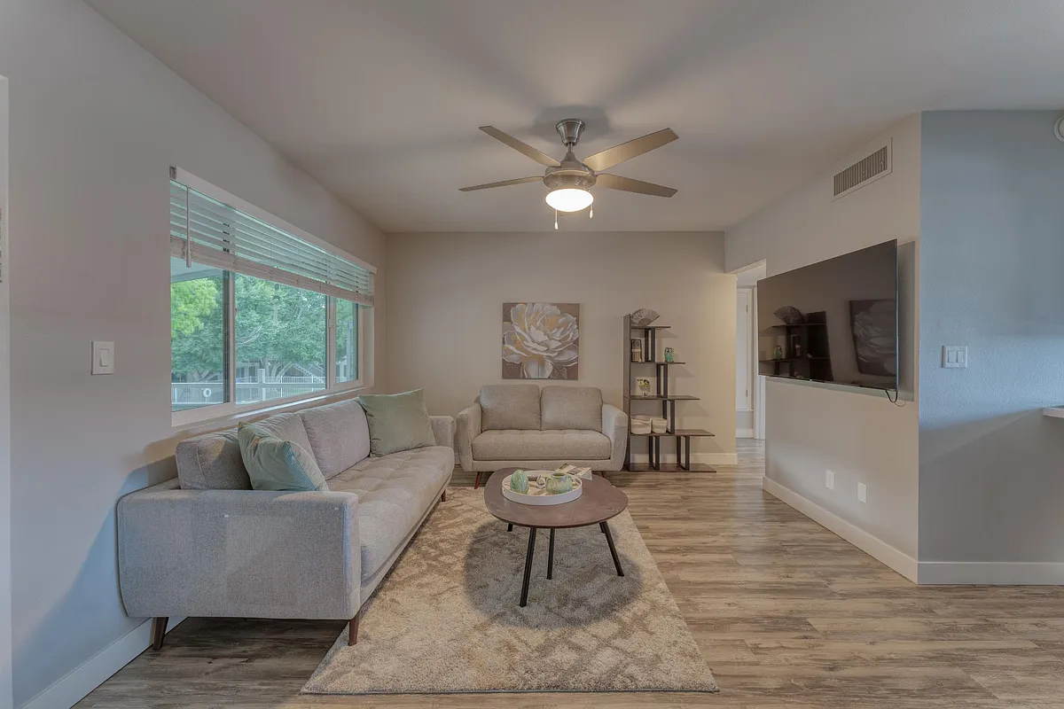 Building Photo - 721 E Montebello Ave #203