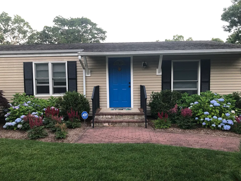 30 Tulip Ave