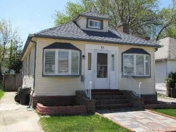 93 Island Pkwy, Island Park, NY 11558
