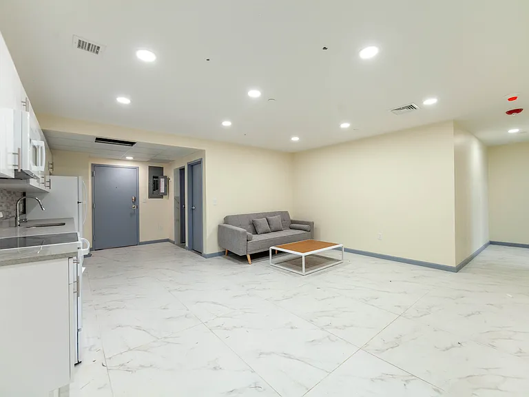 216 N River St #201 — Photo 25