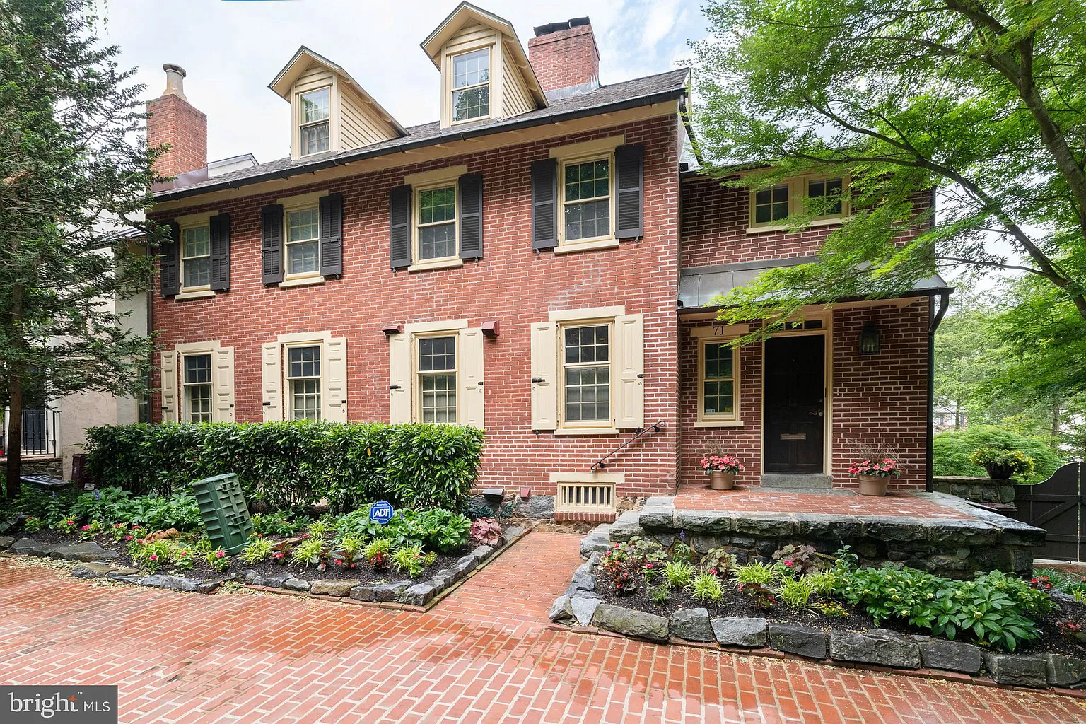 71 Ivy Rd photo 1