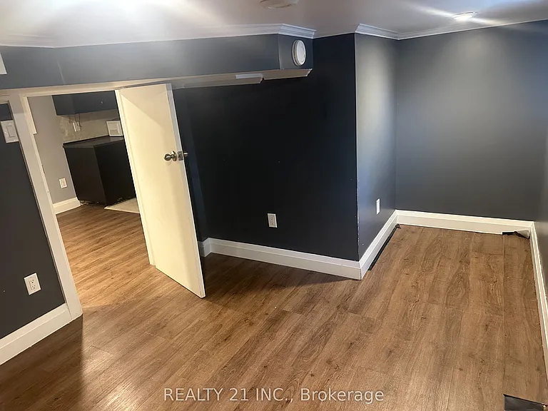 60 Phillip Ave #BASEMENT — Photo 7