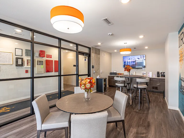 The Irving Apartments — Photo 16