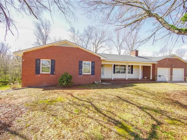 394 Stanleyville Manor Ave, Rural Hall, NC 27045