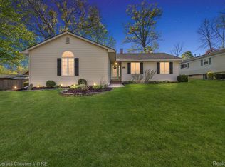 2015 Hazel Ave, Wixom, MI 48393
