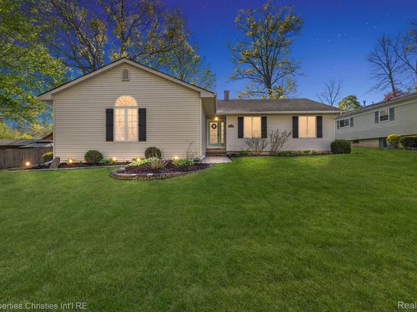 2015 Hazel Ave, Wixom, MI 48393