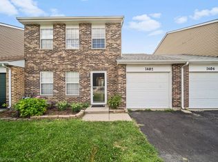 1402 Walnut Cir, Carol Stream, IL 60188