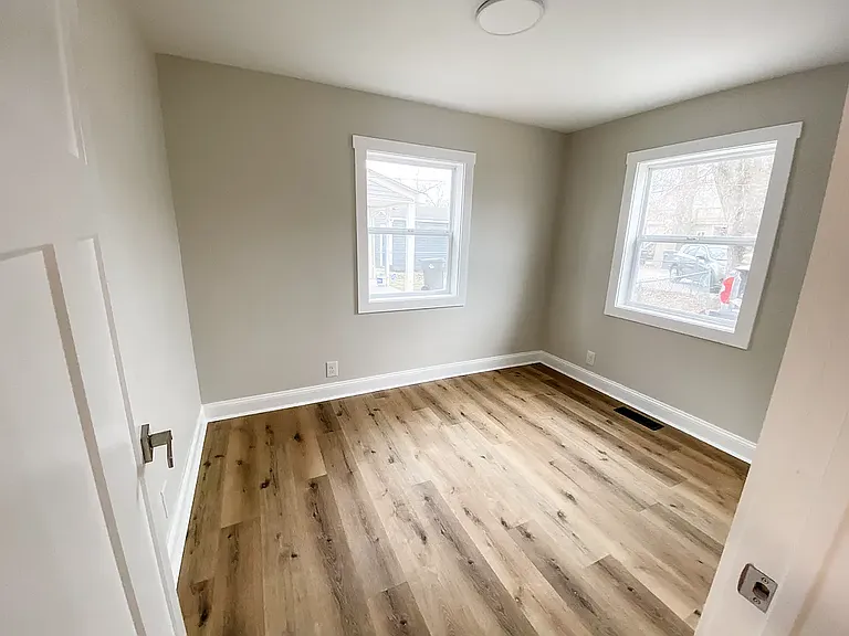 1142 S Keystone Ave — Photo 9