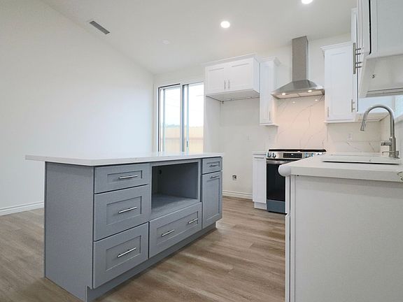 3rd image of 811A Camelia Dr