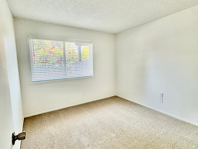 450 Alameda Del Prado #I — Photo 5