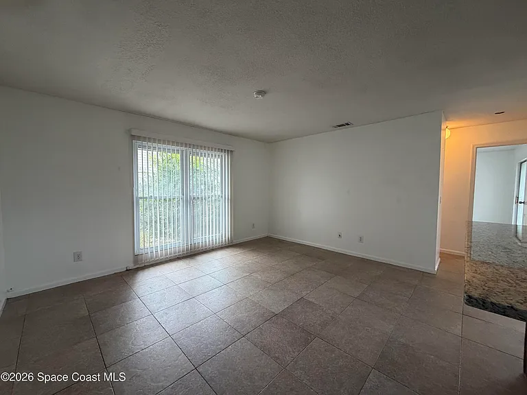 760 John Adams Ln — Photo 11