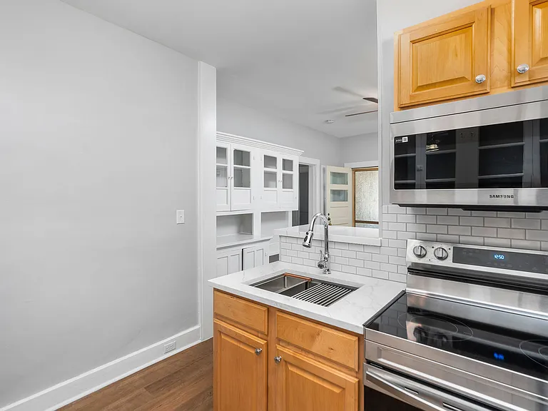 215 E Beverley St #3 — Photo 6