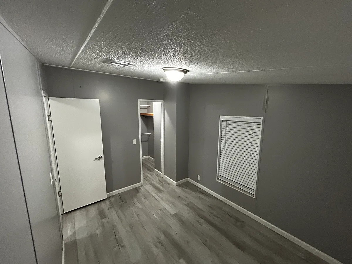 Building Photo - 5926 Suzanna Dr