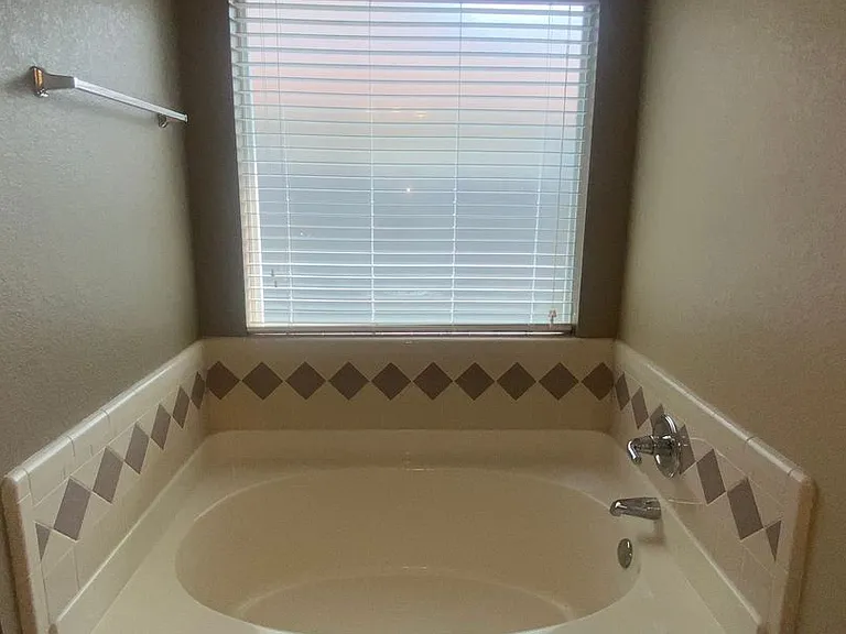 921 Westway Dr — Photo 12