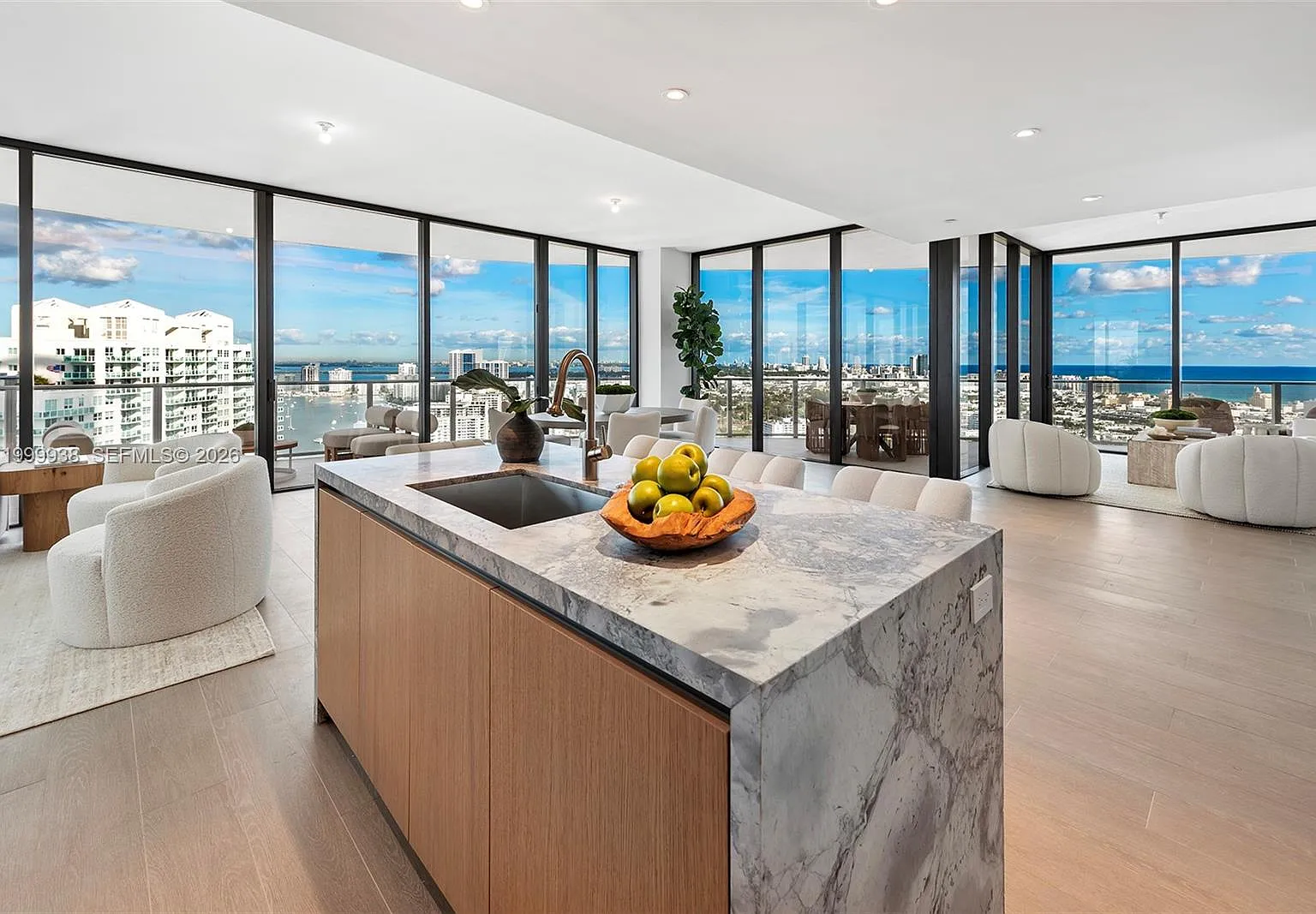 Five Park Residences — Photo 1