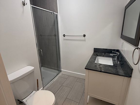 4th image of 40 Westminster Ave APT 13